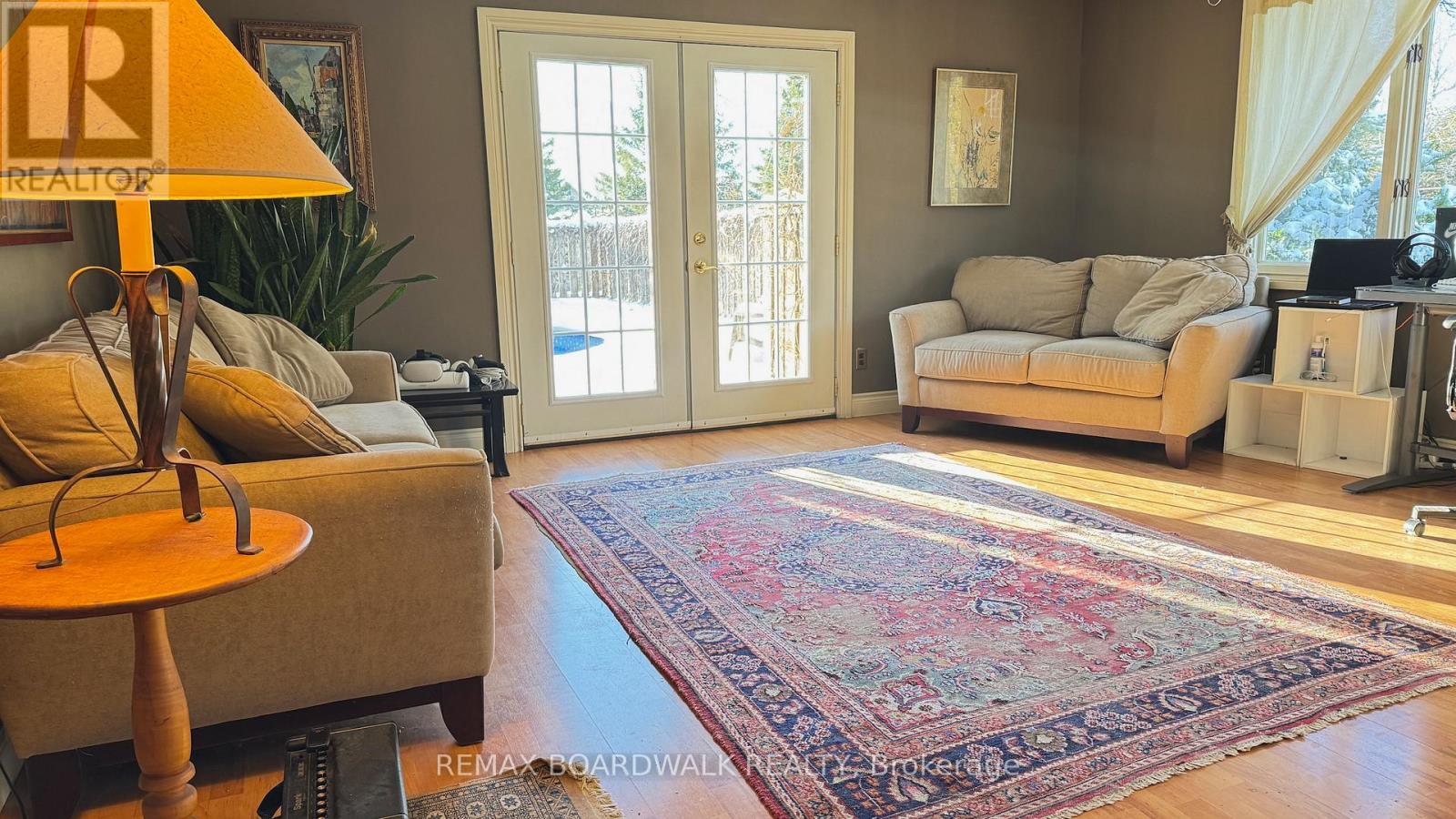 3042 Dangerfield Road W, North Grenville, ON - Indoor Photo Showing Living Room