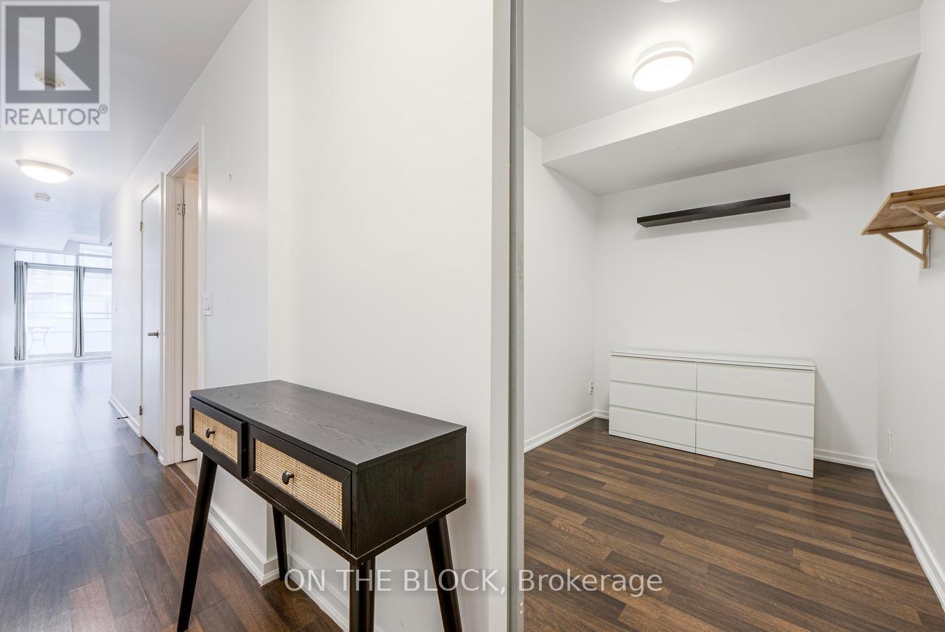 Enclosed Den - 302 - 38 Joe Shuster Way, Toronto, ON - Indoor Photo Showing Other Room