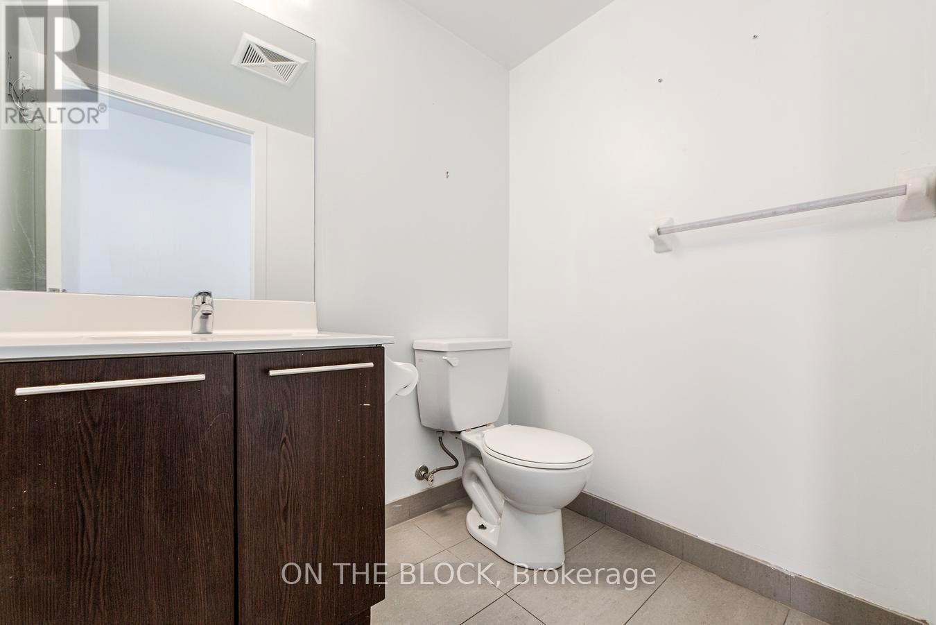 302 - 38 Joe Shuster Way, Toronto, ON - Indoor Photo Showing Bathroom