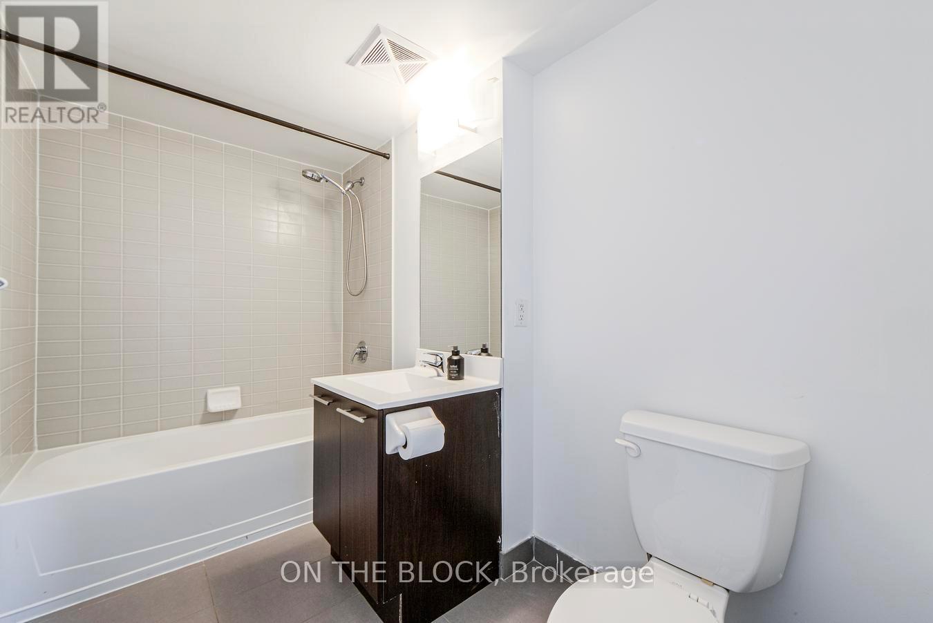 302 - 38 Joe Shuster Way, Toronto, ON - Indoor Photo Showing Bathroom
