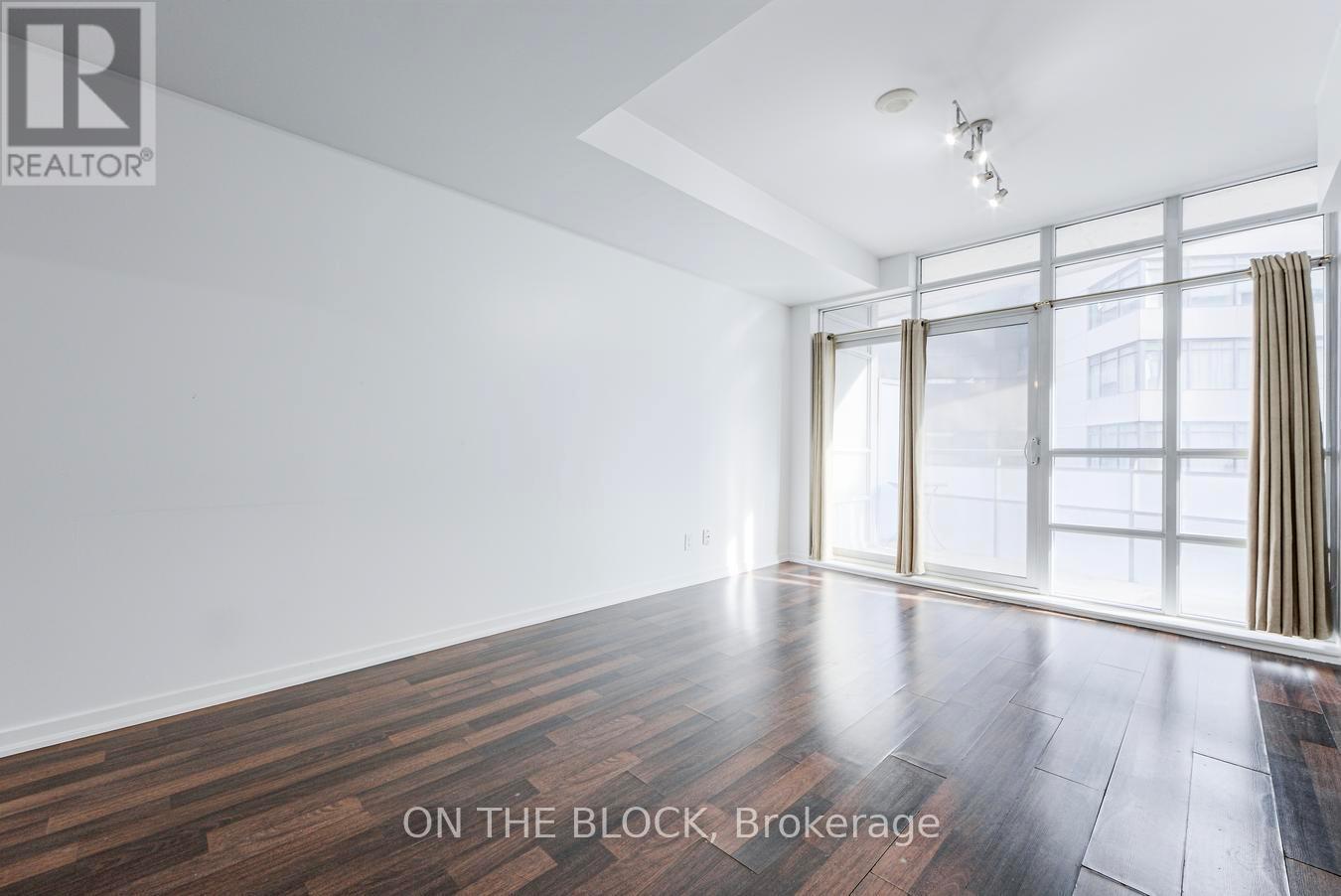 302 - 38 Joe Shuster Way, Toronto, ON - Indoor Photo Showing Other Room