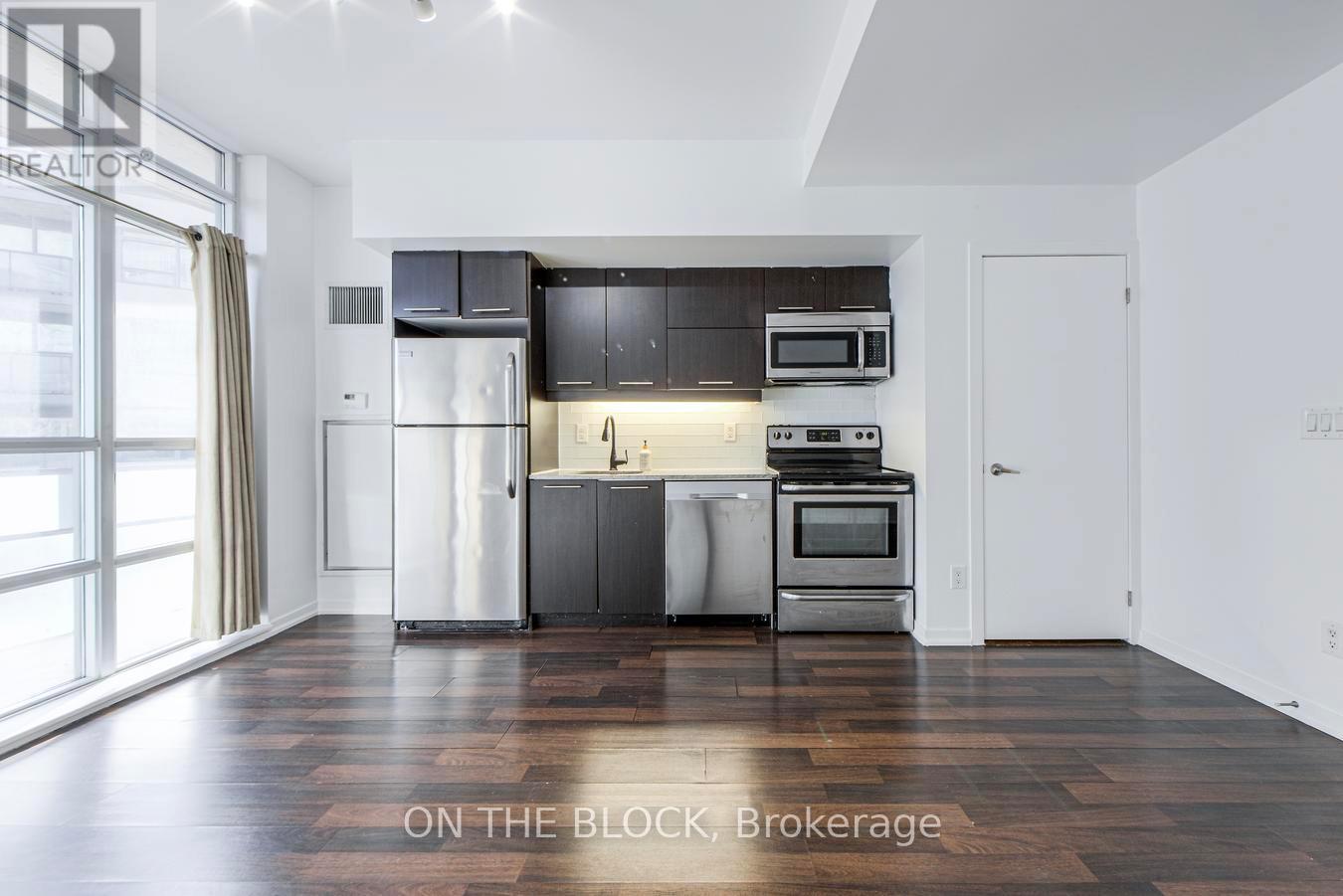 302 - 38 Joe Shuster Way, Toronto, ON - Indoor Photo Showing Kitchen
