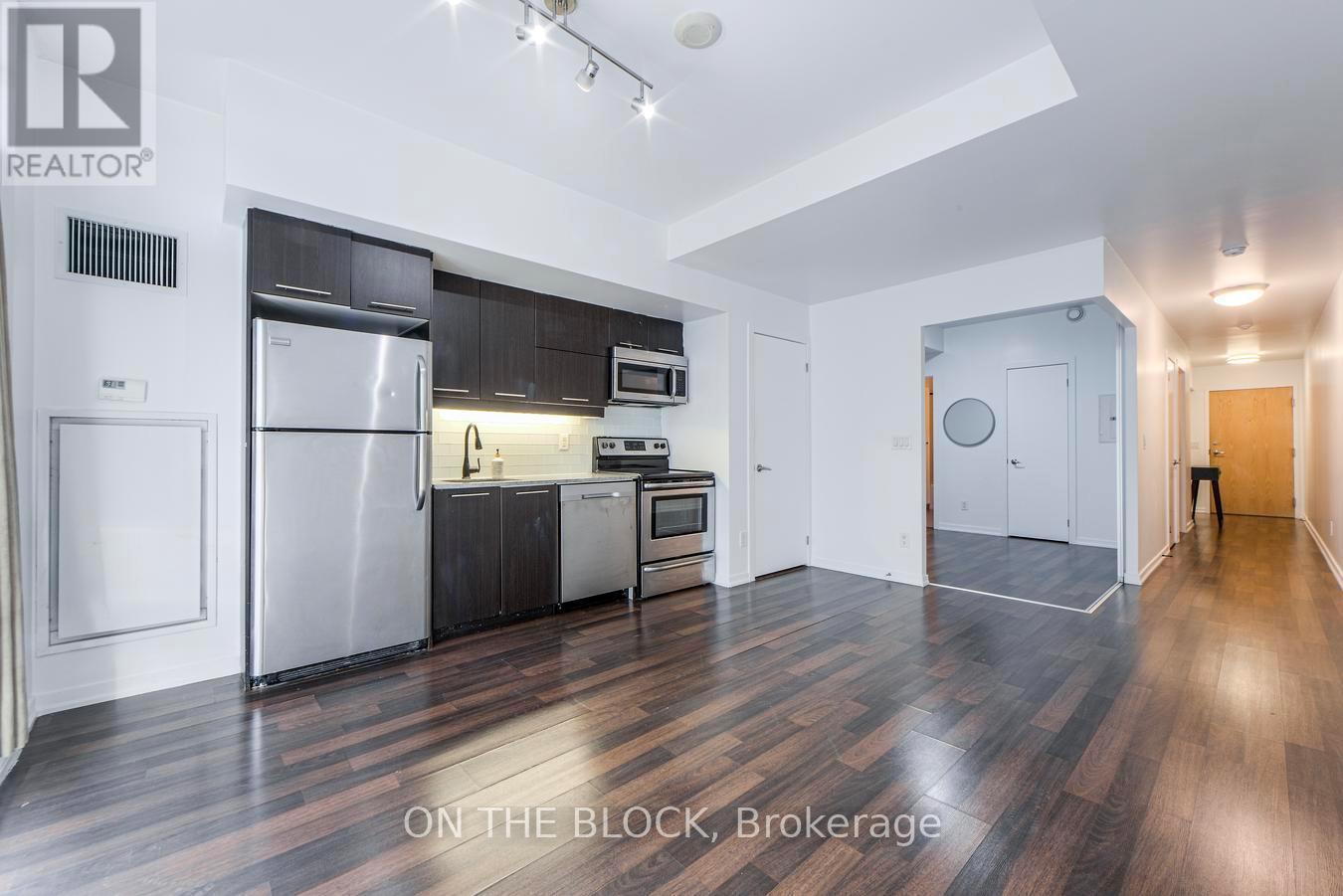 302 - 38 Joe Shuster Way, Toronto, ON - Indoor Photo Showing Kitchen