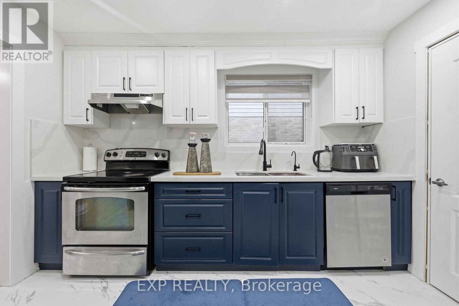 80 Mountainview Road S, Halton Hills, ON - Indoor Photo Showing Kitchen With Double Sink