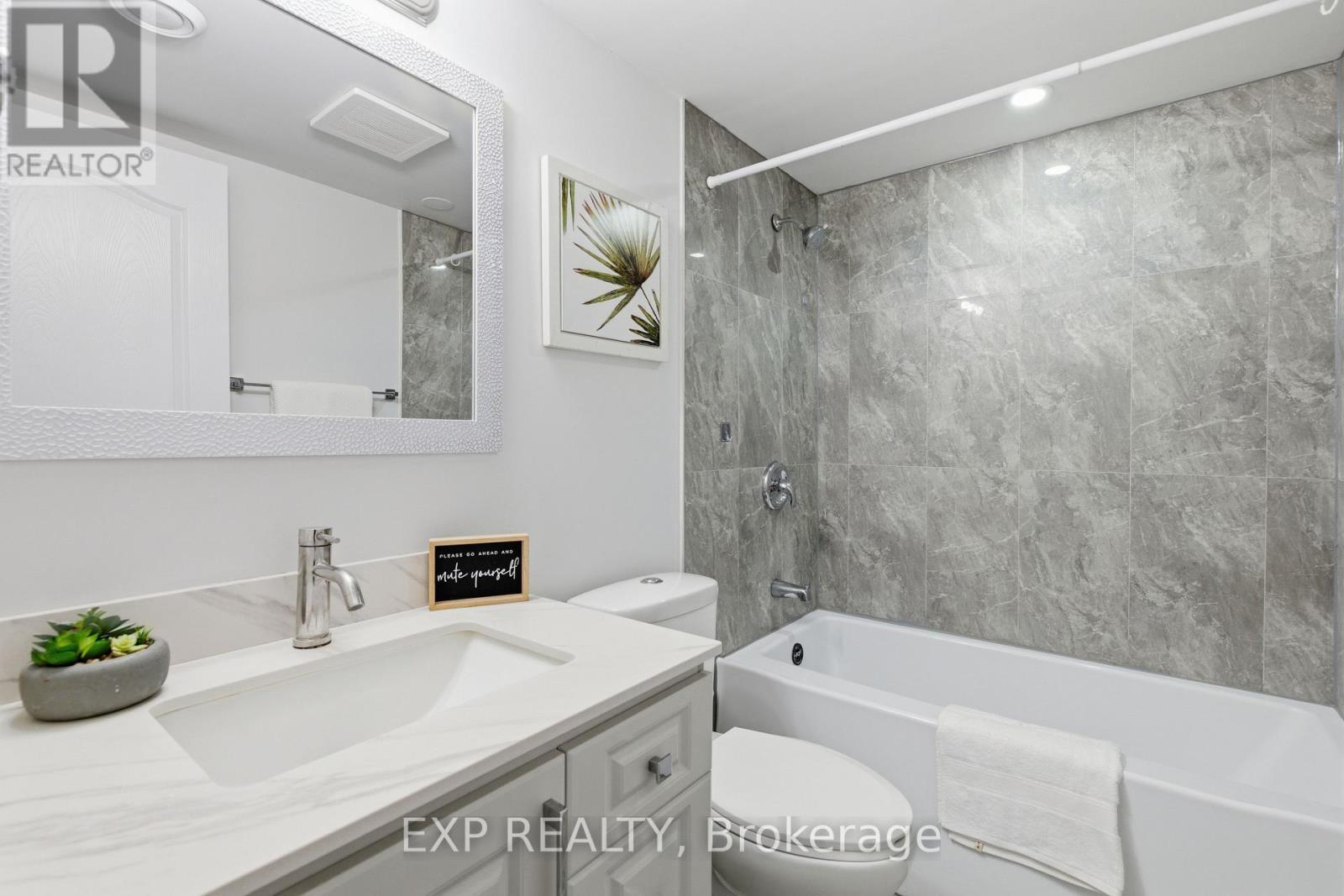 80 Mountainview Road S, Halton Hills, ON - Indoor Photo Showing Bathroom