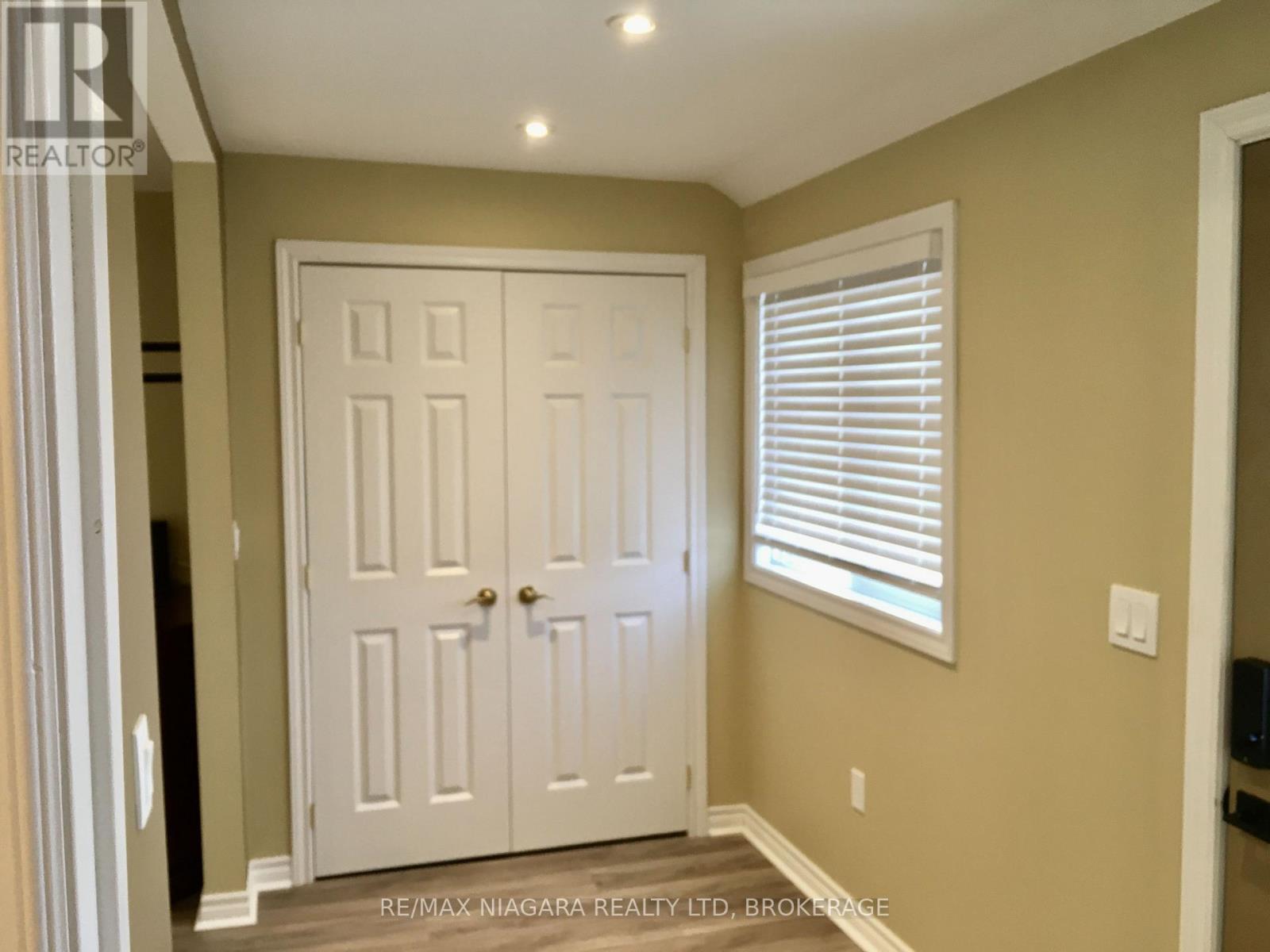 Entry with Double Closets - 4576 Kalar Road, Niagara Falls (Ascot), ON - Indoor Photo Showing Other Room