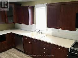 Bright clean Kitchen w/ Built in Dishwasher -