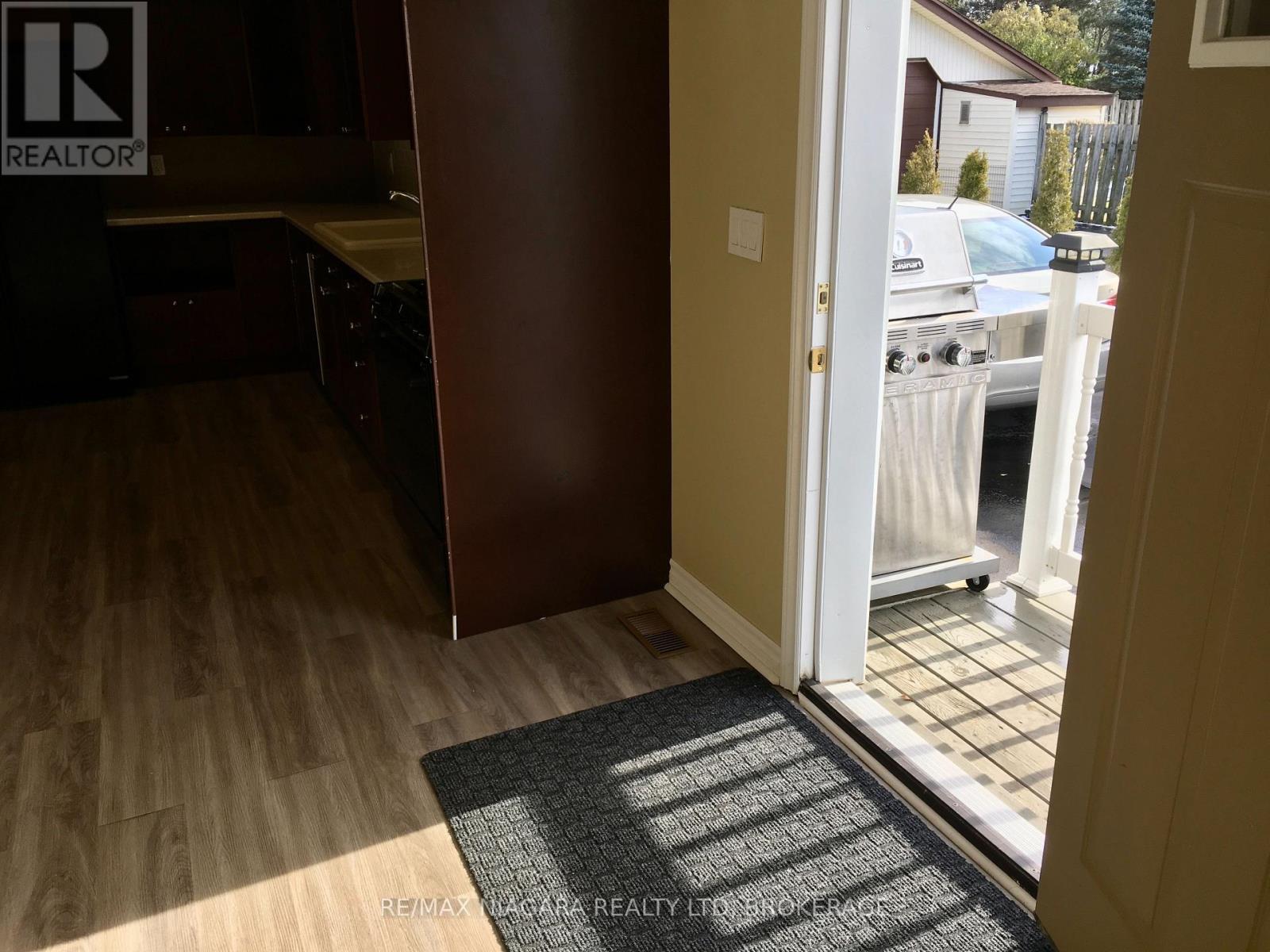 Natural Gas BBQ right off kitchen - 4576 Kalar Road, Niagara Falls (Ascot), ON - Indoor Photo Showing Other Room