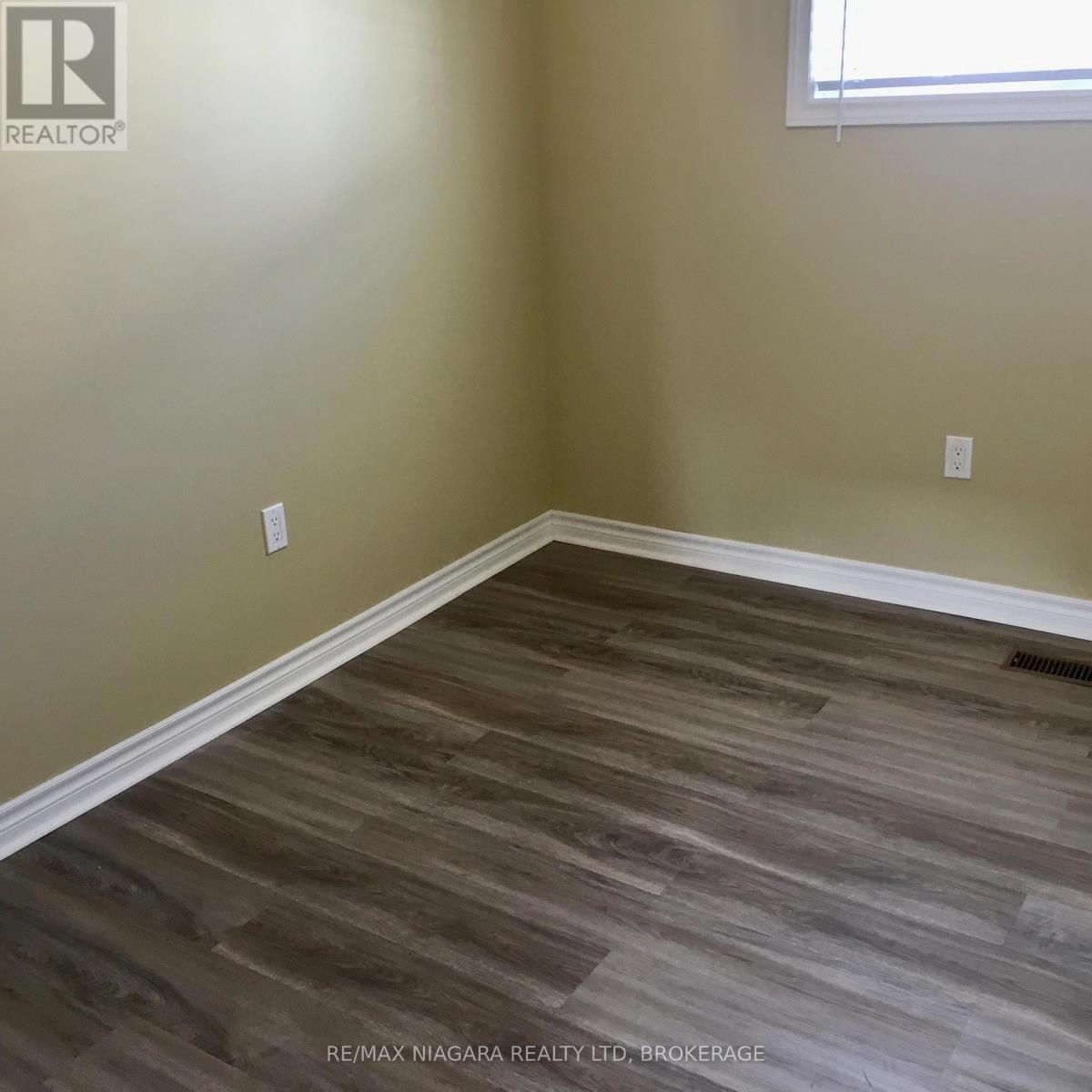 One Bed can be used as Office or Den - 4576 Kalar Road, Niagara Falls (Ascot), ON - Indoor Photo Showing Other Room