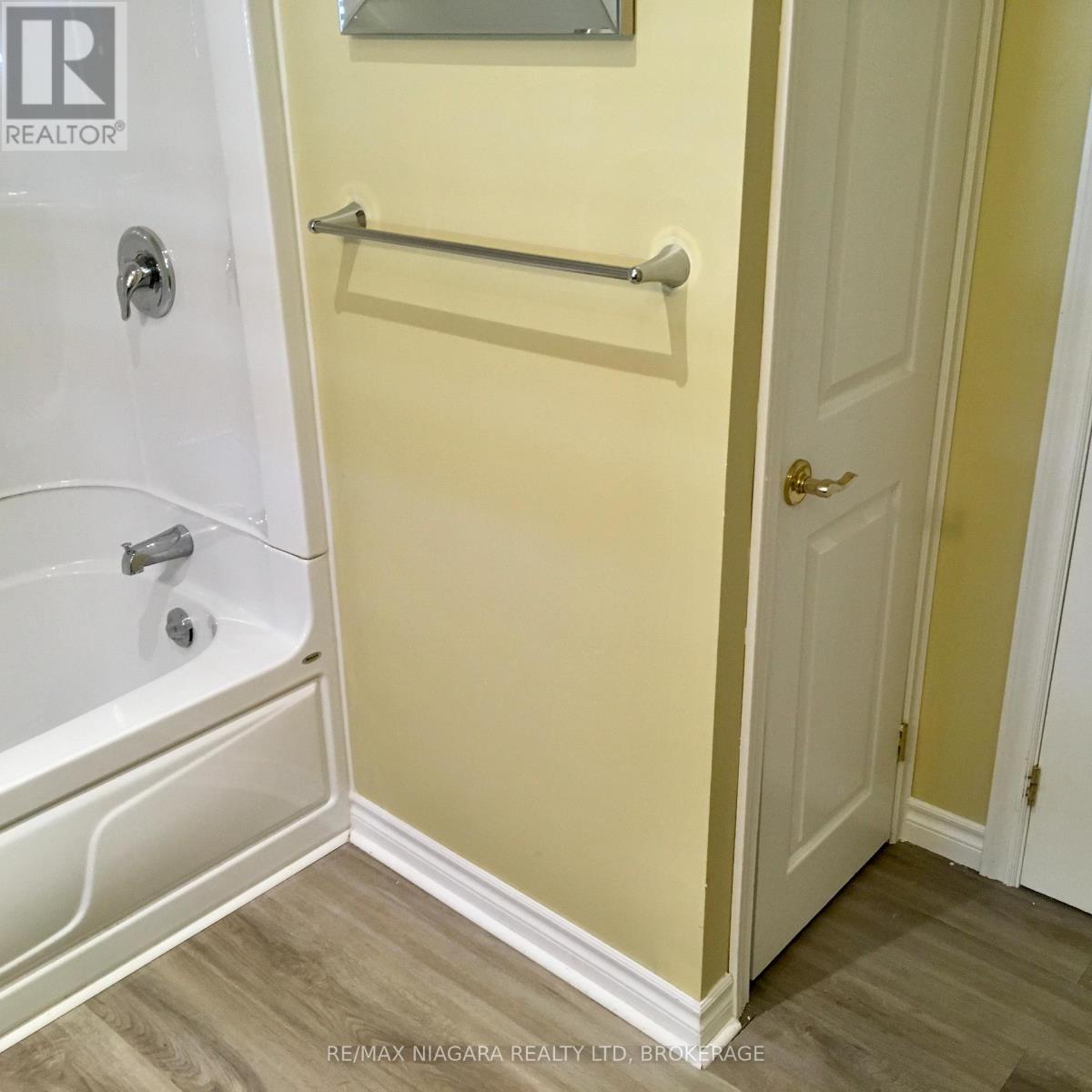 Deep Linen Closet - 4576 Kalar Road, Niagara Falls (Ascot), ON - Indoor Photo Showing Bathroom