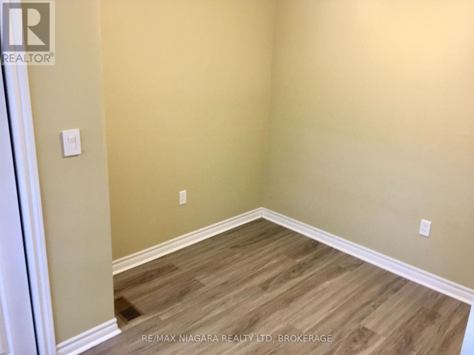 4576 Kalar Road, Niagara Falls (Ascot), ON - Indoor Photo Showing Other Room