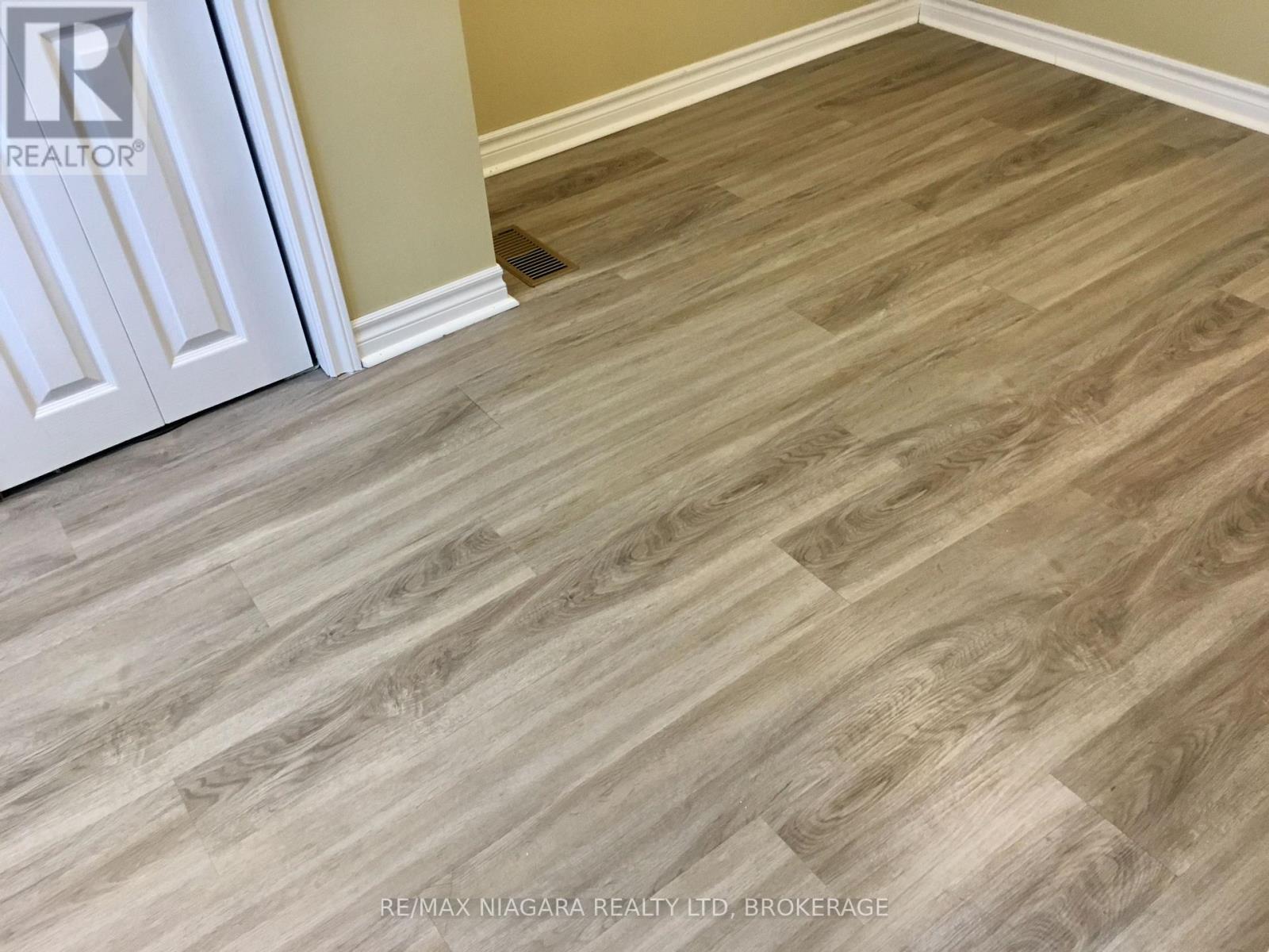 double Closet in Second Bedroom - 4576 Kalar Road, Niagara Falls (Ascot), ON - Indoor Photo Showing Other Room