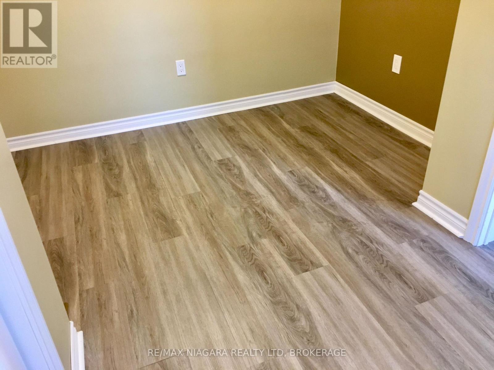 4576 Kalar Road, Niagara Falls (Ascot), ON - Indoor Photo Showing Other Room