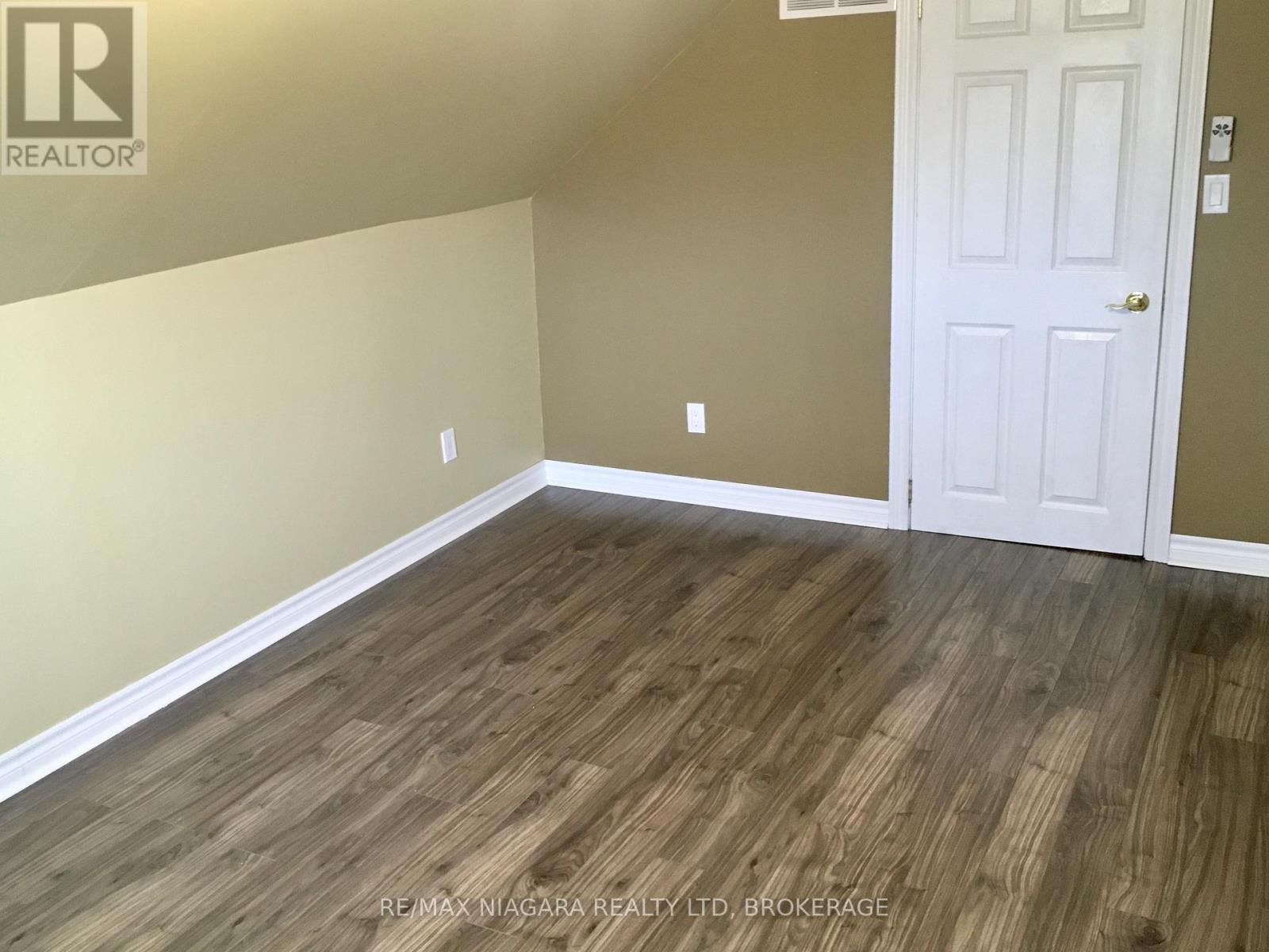 4576 Kalar Road, Niagara Falls (Ascot), ON - Indoor Photo Showing Other Room