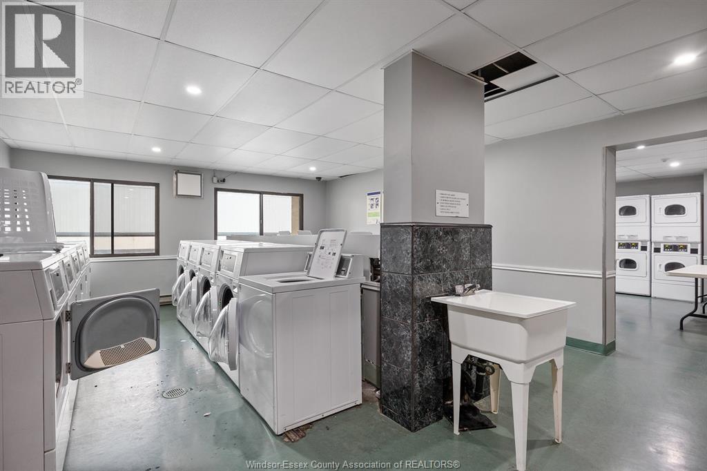 150 Park Street West Unit# 812, Windsor, ON - Indoor Photo Showing Laundry Room