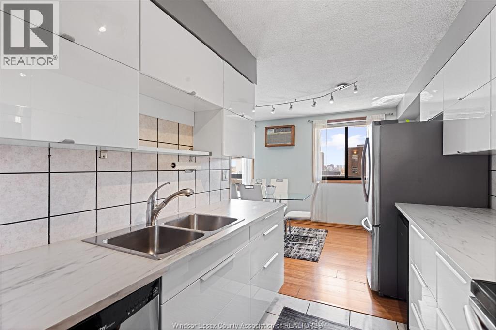 150 Park Street West Unit# 812, Windsor, ON - Indoor Photo Showing Kitchen With Double Sink