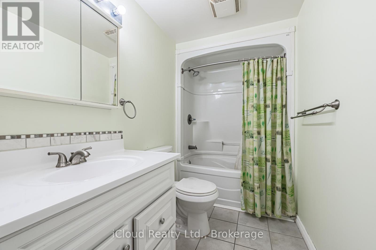 331 Archdekin Drive, Brampton, ON - Indoor Photo Showing Bathroom