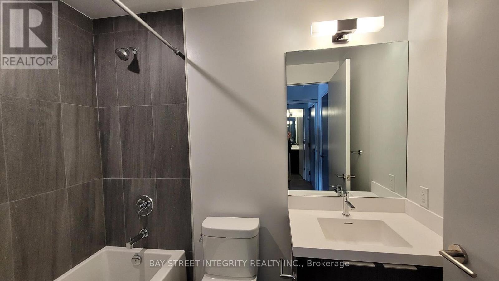 726 - 5858 Yonge Street, Toronto, ON - Indoor Photo Showing Bathroom
