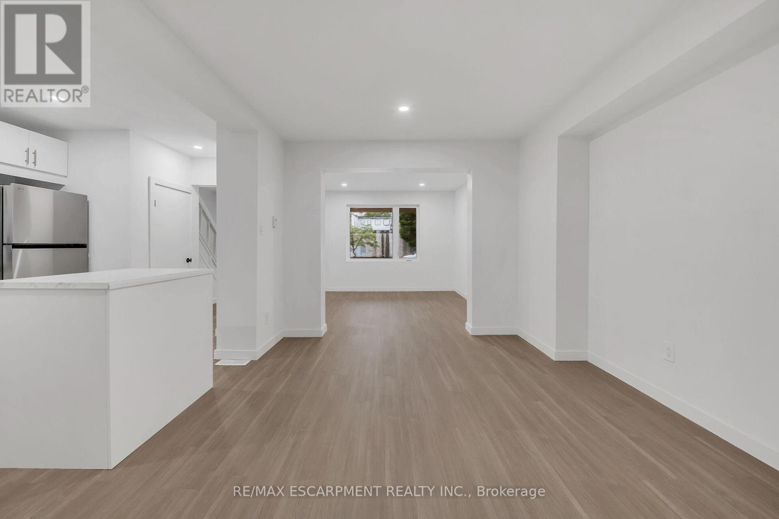 20 Crosthwaite Avenue N, Hamilton, ON - Indoor Photo Showing Other Room