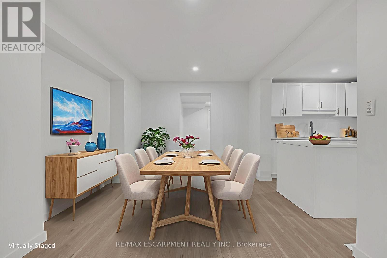 20 Crosthwaite Avenue N, Hamilton, ON - Indoor Photo Showing Dining Room