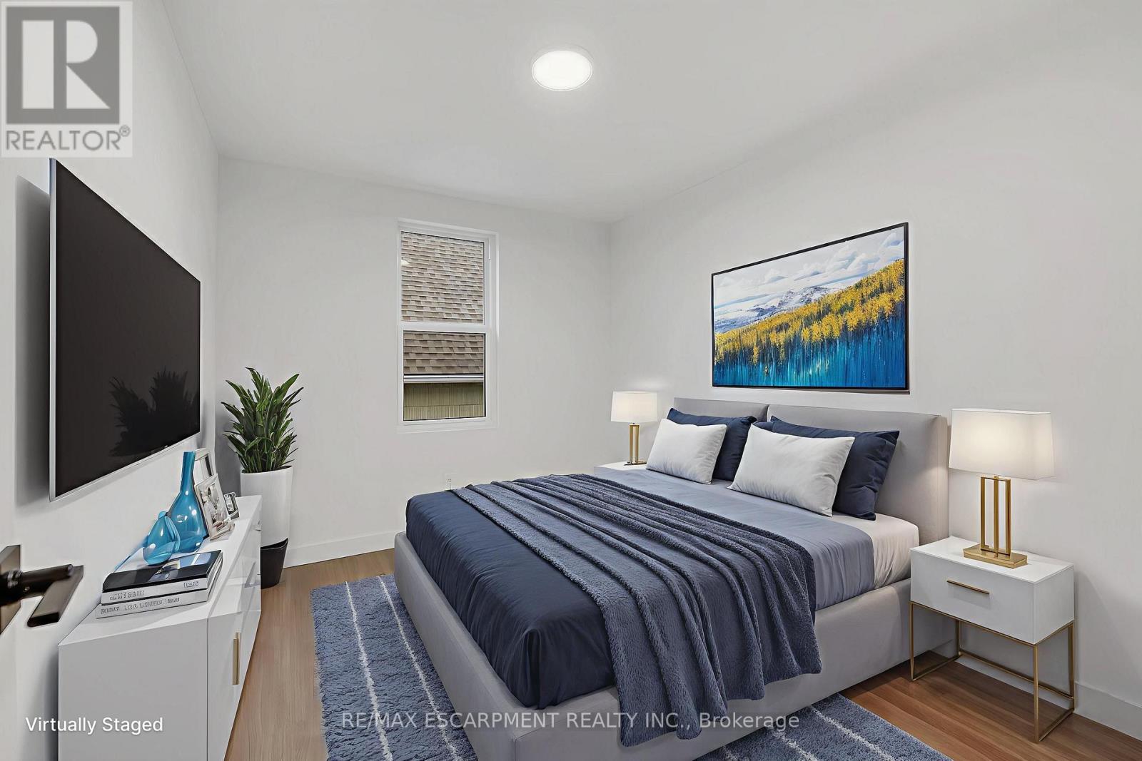 20 Crosthwaite Avenue N, Hamilton, ON - Indoor Photo Showing Bedroom