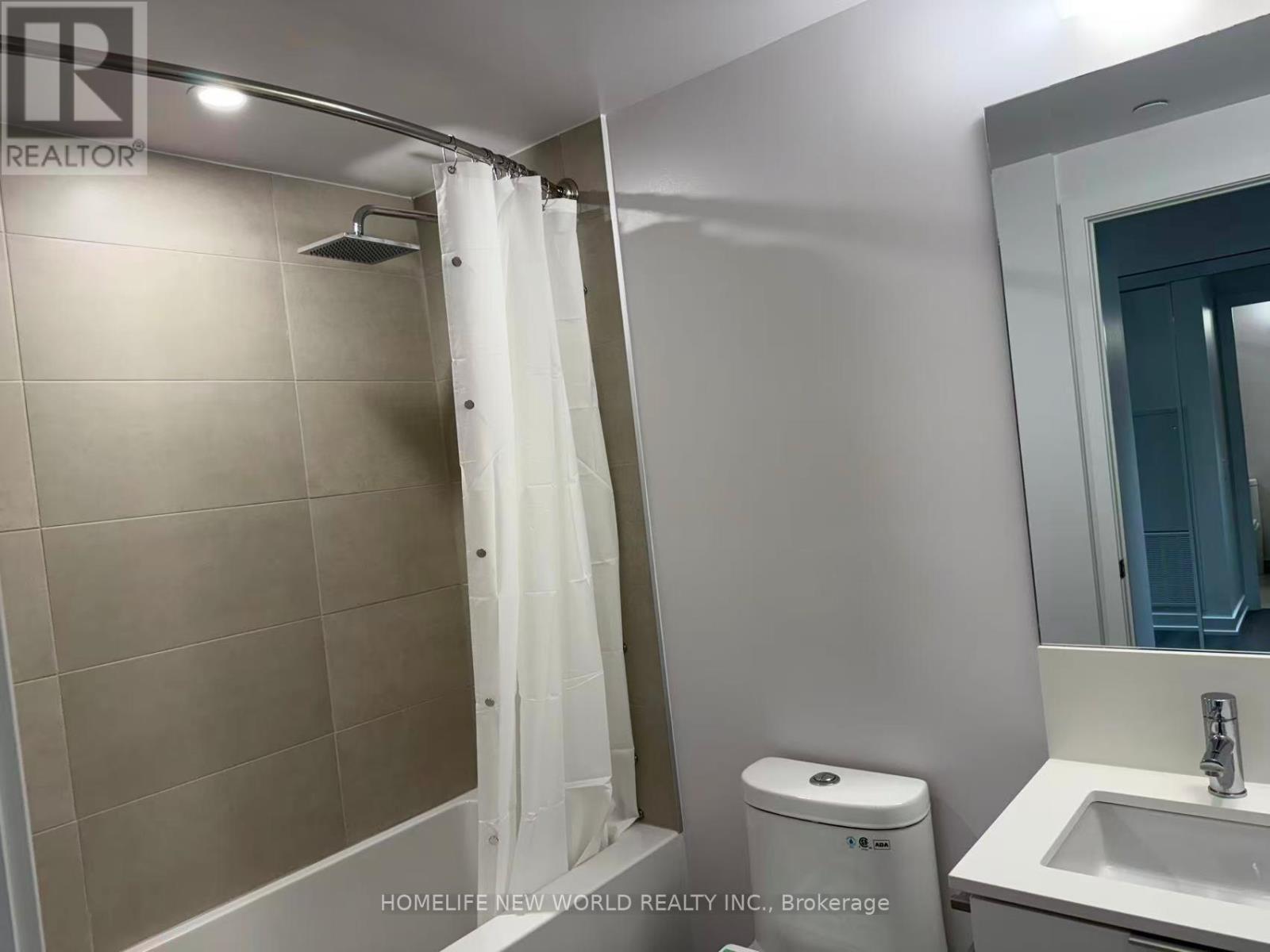 5312 - 8 Wellesley Street W, Toronto, ON - Indoor Photo Showing Bathroom