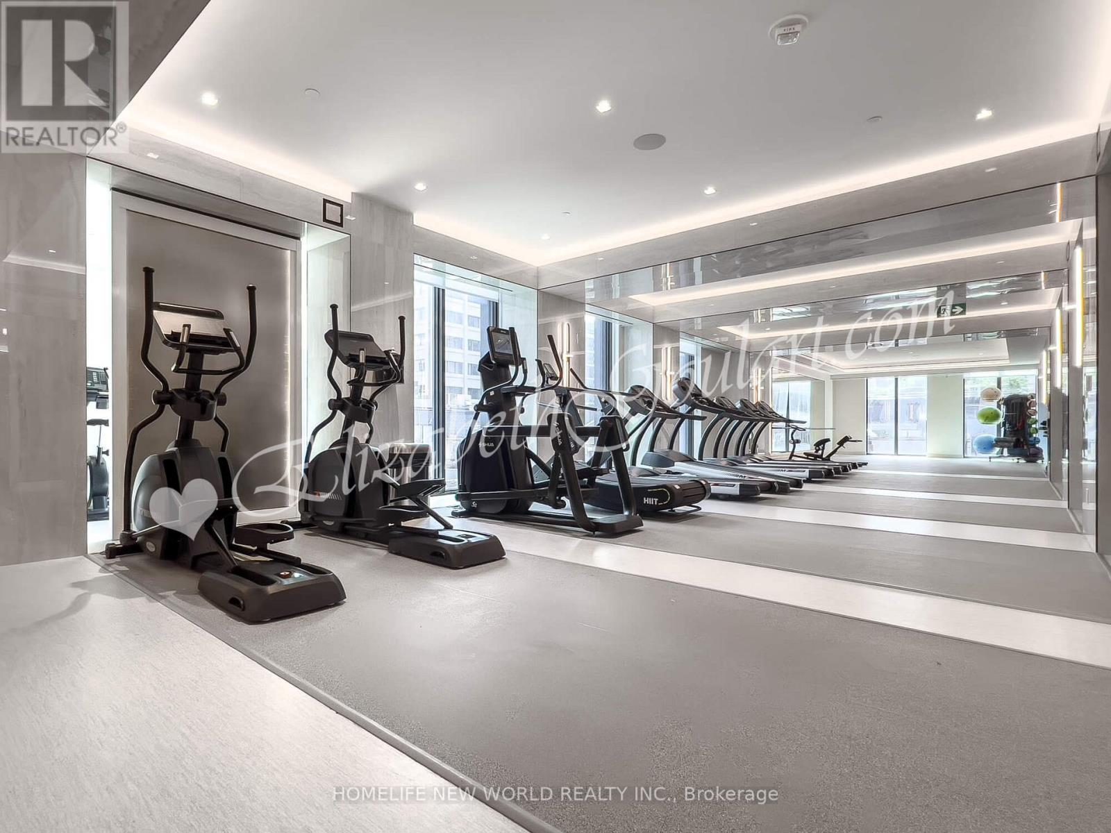 5312 - 8 Wellesley Street W, Toronto, ON - Indoor Photo Showing Gym Room