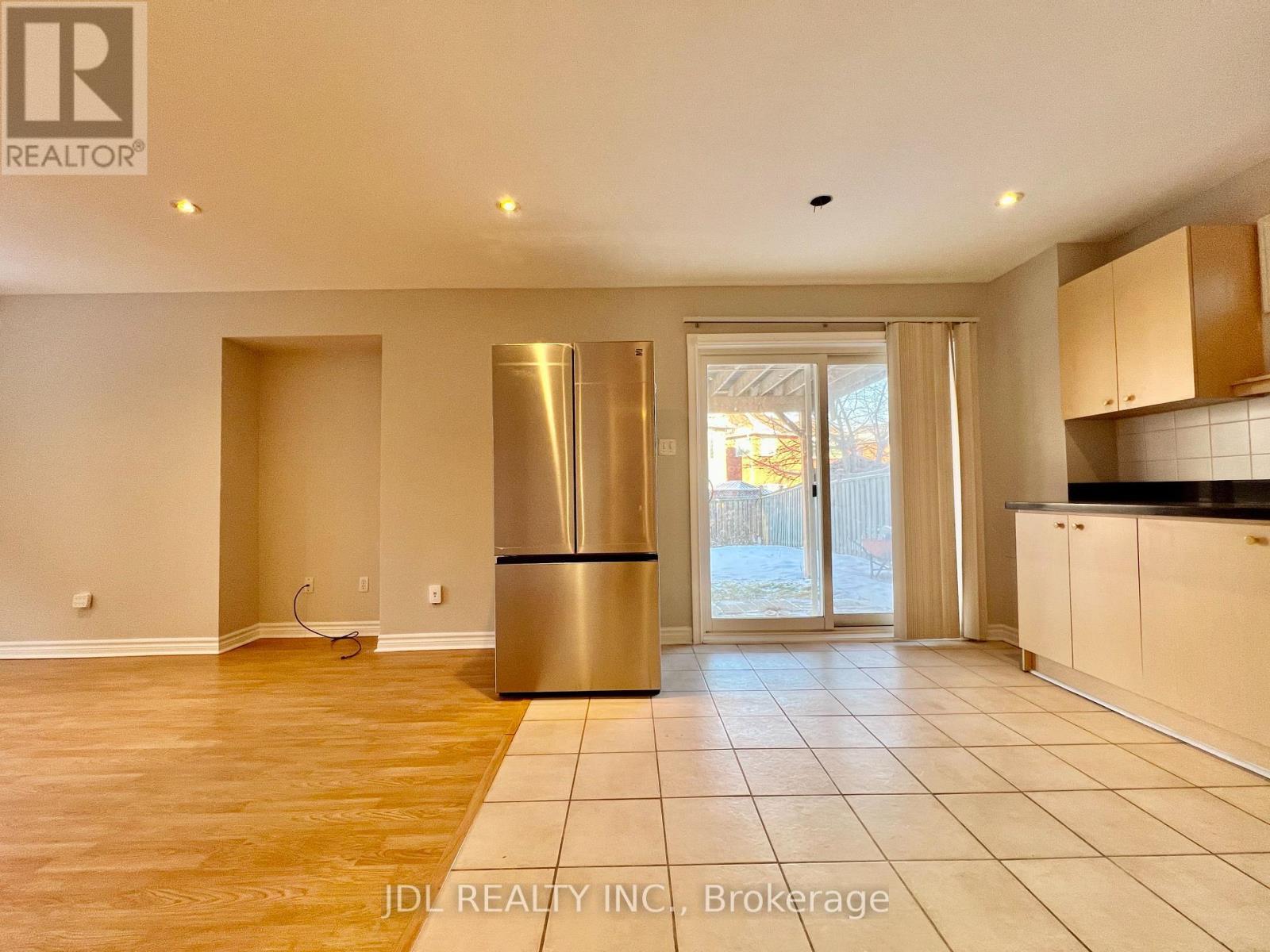 Walkout Basement Only - 72 Fortune Crescent, Richmond Hill, ON - Indoor Photo Showing Kitchen