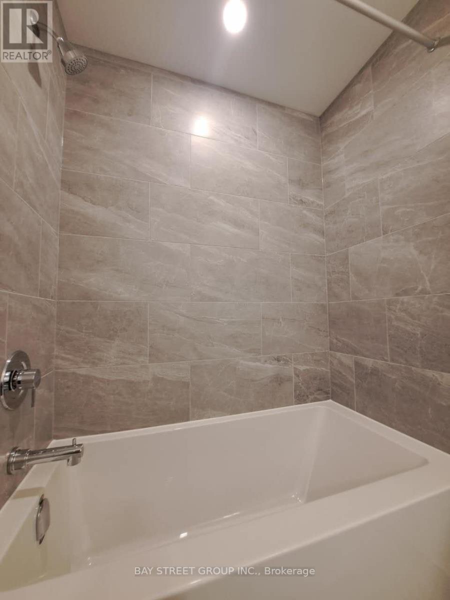 2802 - 395 Square One Drive, Mississauga, ON - Indoor Photo Showing Bathroom