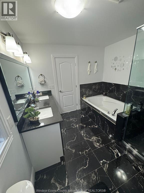 70 Noble, Amherstburg, ON - Indoor Photo Showing Bathroom