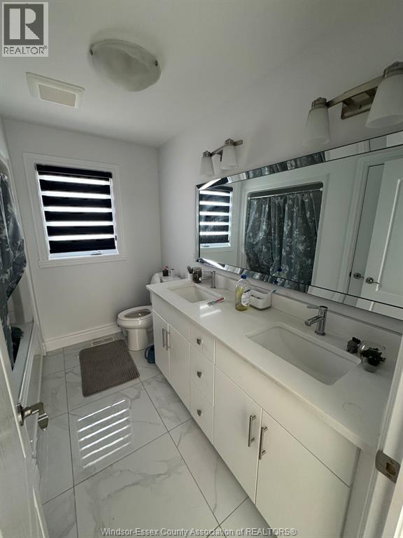 70 Noble, Amherstburg, ON - Indoor Photo Showing Bathroom
