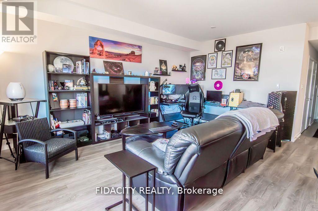 H - 225 Citiplace Drive, Ottawa, ON - Indoor Photo Showing Living Room