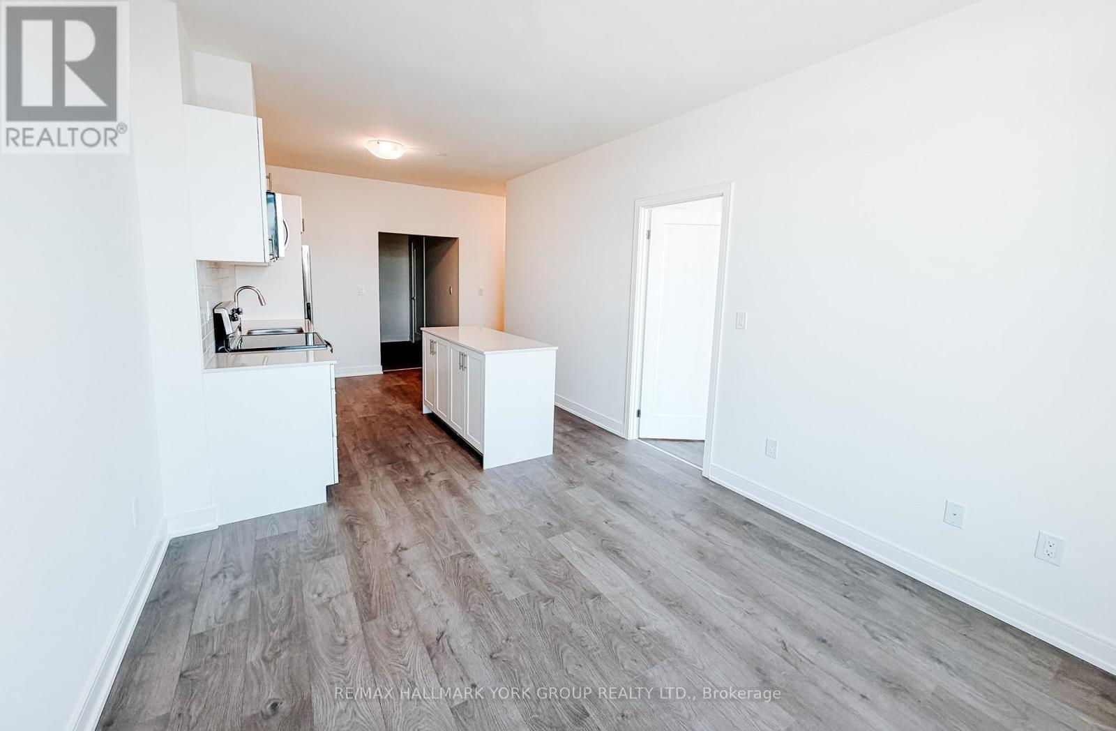 A319 - 705 Davis Drive, Newmarket, ON - Indoor