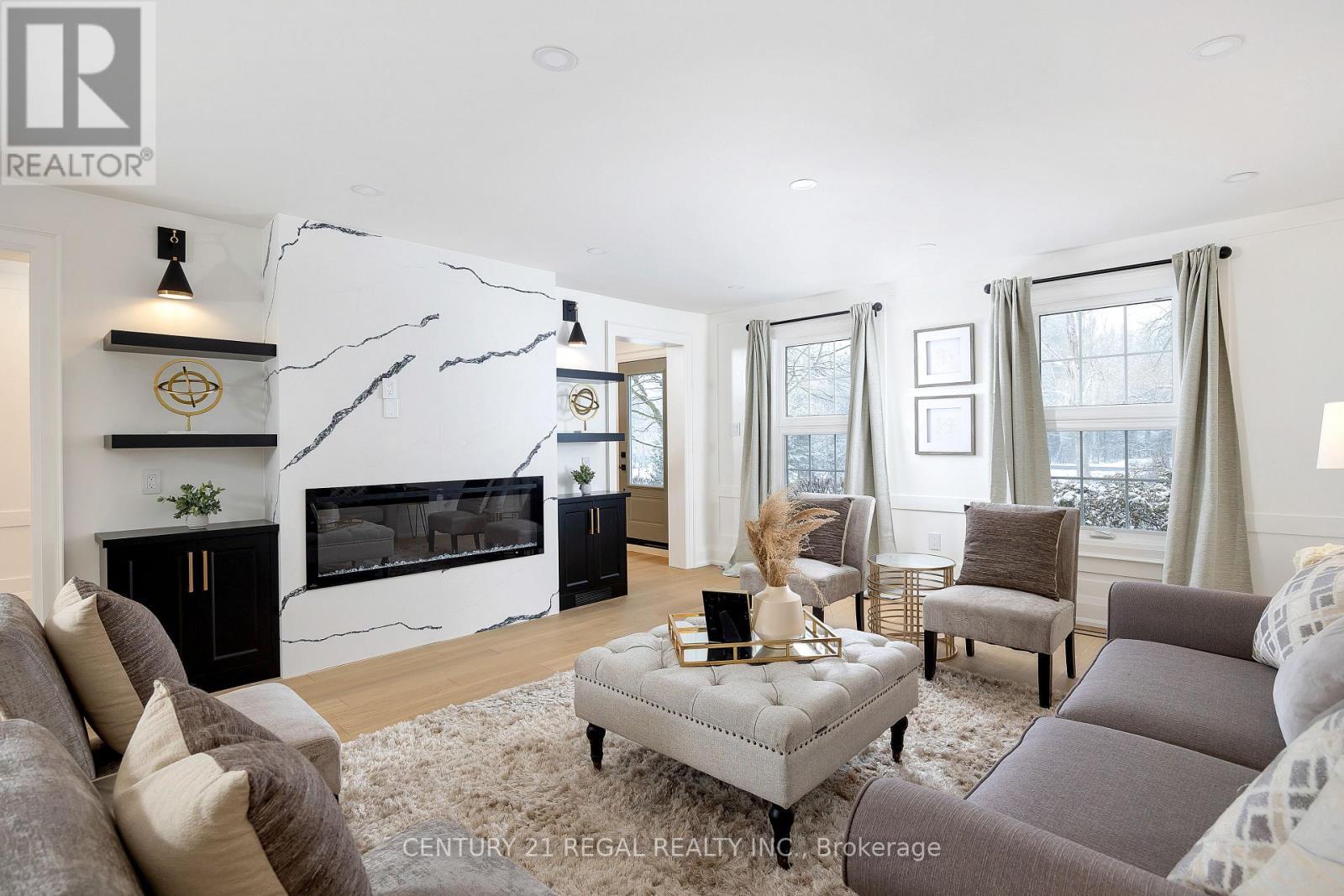 5535 Cedar Springs Road, Burlington, ON - Indoor Photo Showing Living Room With Fireplace