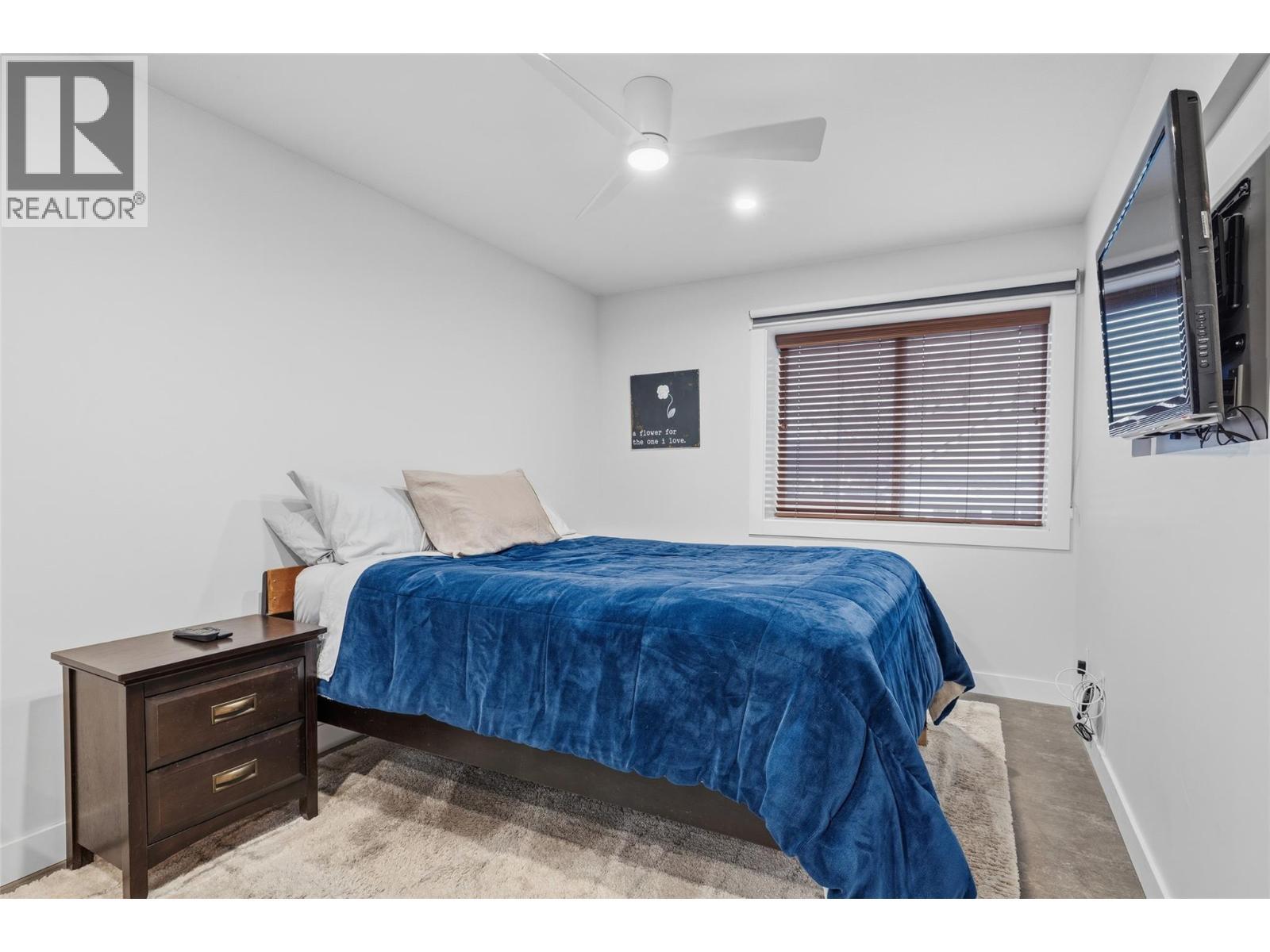 976 Lawson Avenue, Kelowna, BC - Indoor Photo Showing Bedroom