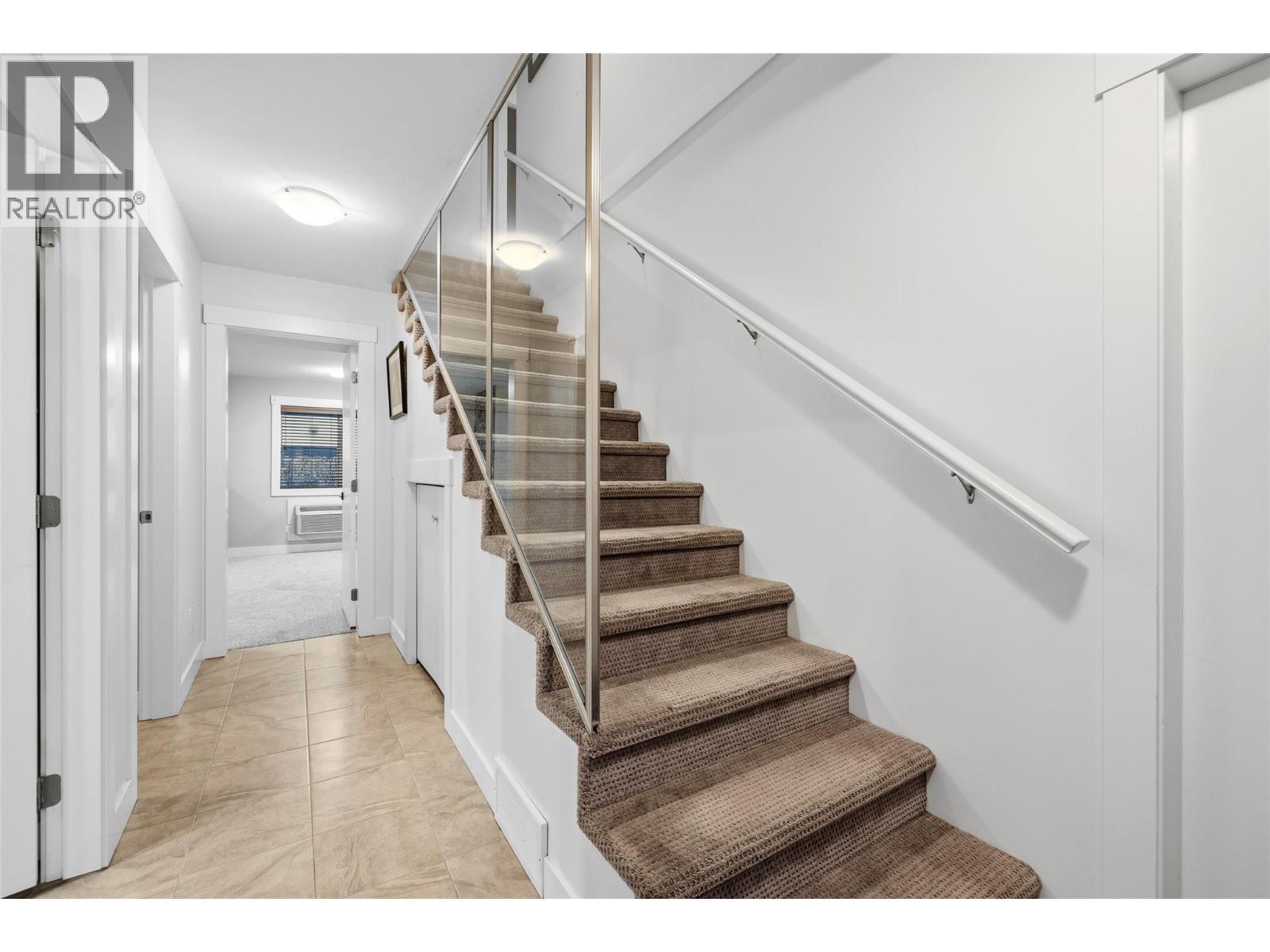 976 Lawson Avenue, Kelowna, BC - Indoor Photo Showing Other Room