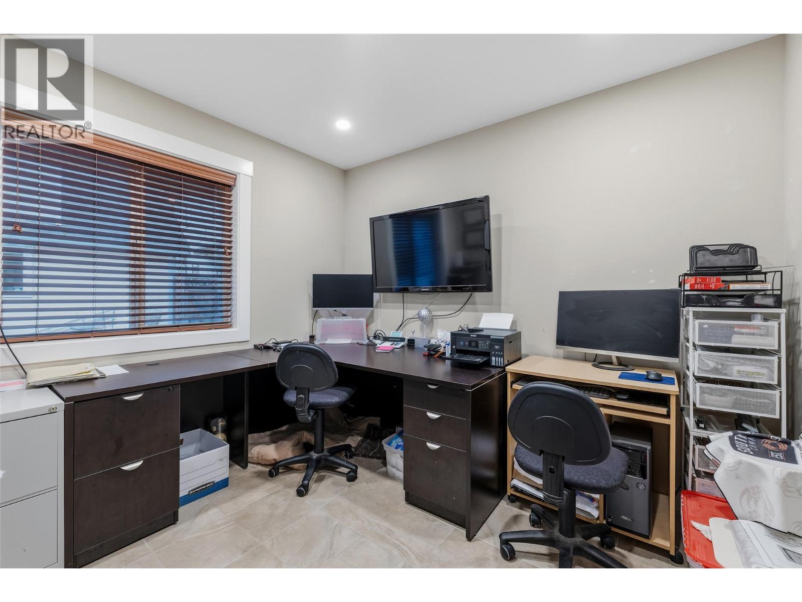 976 Lawson Avenue, Kelowna, BC - Indoor Photo Showing Office