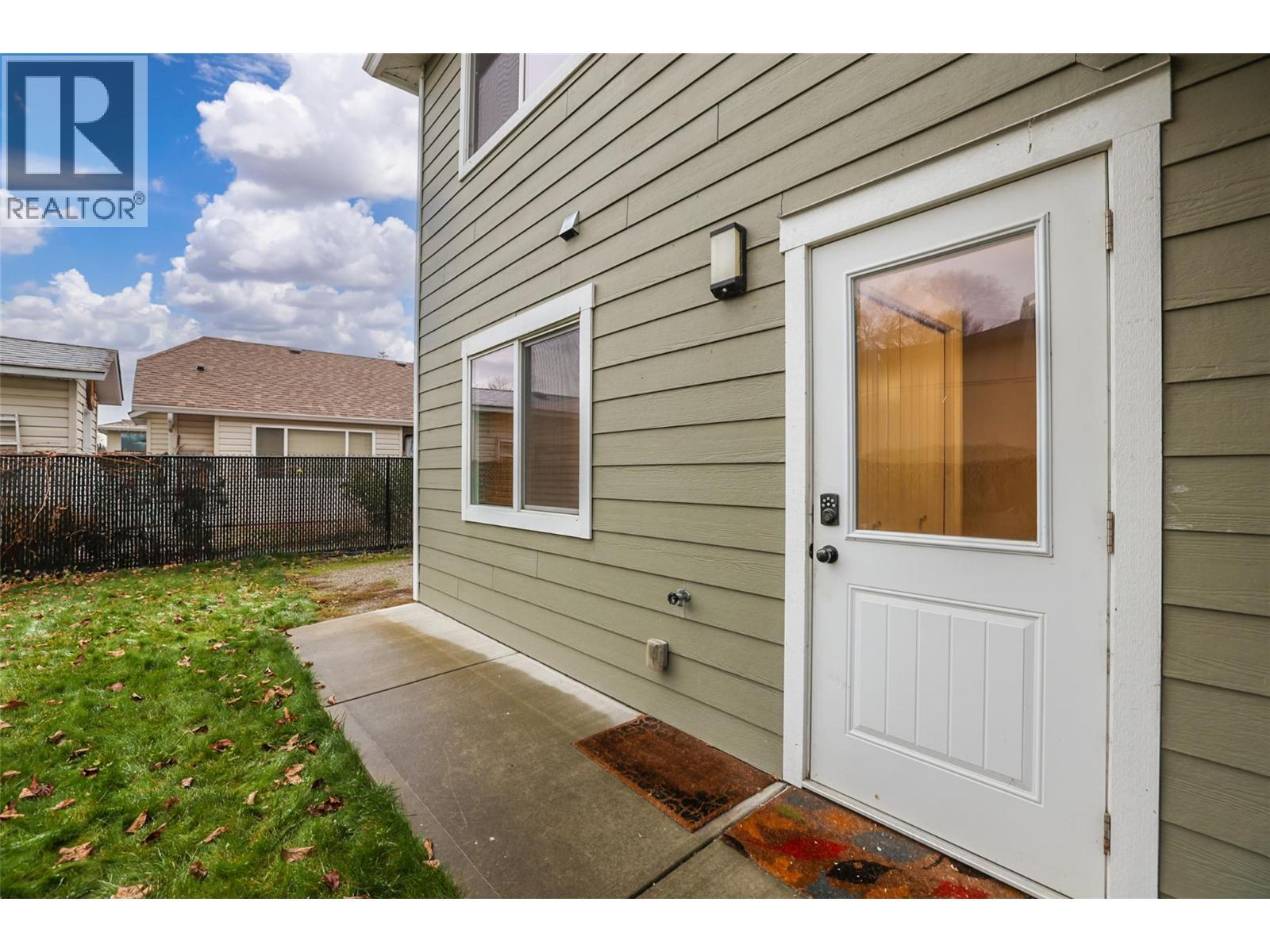 976 Lawson Avenue, Kelowna, BC - Outdoor With Exterior