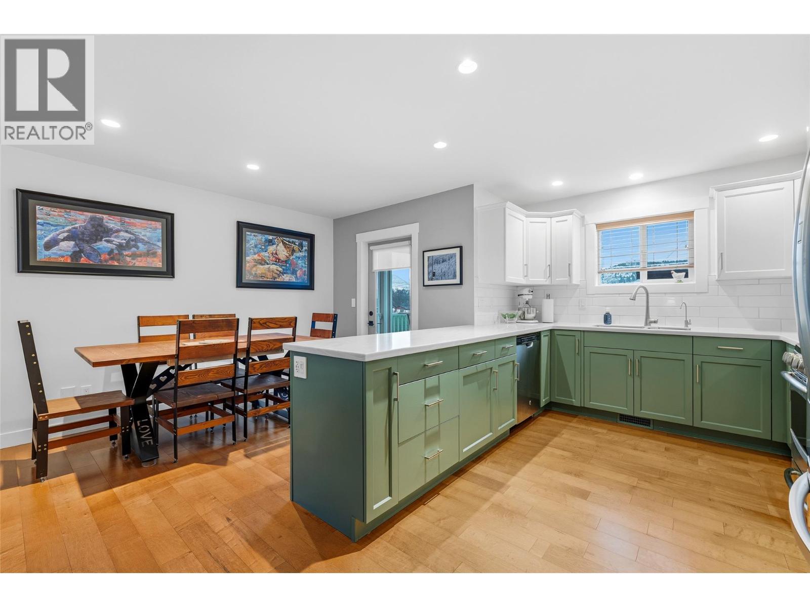 976 Lawson Avenue, Kelowna, BC - Indoor