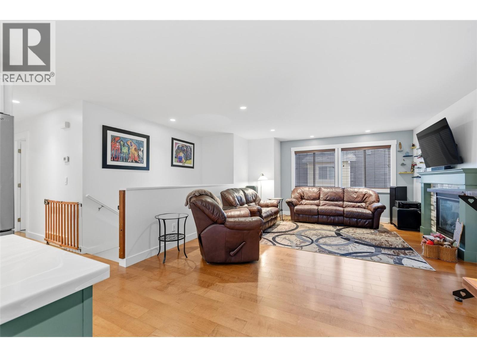 976 Lawson Avenue, Kelowna, BC - Indoor Photo Showing Living Room