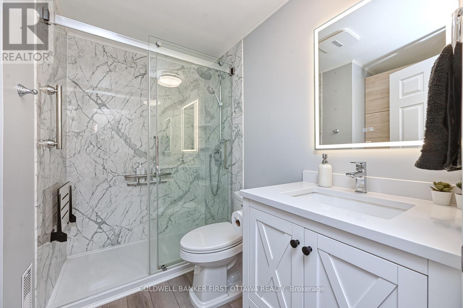 40 Fringewood Drive E, Ottawa, ON - Indoor Photo Showing Bathroom
