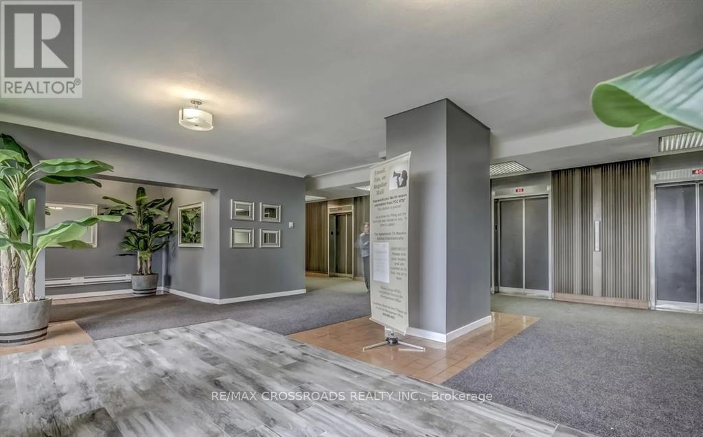 Must see - 2311 - 5 Massey Square, Toronto, ON - Photo Showing Other Room