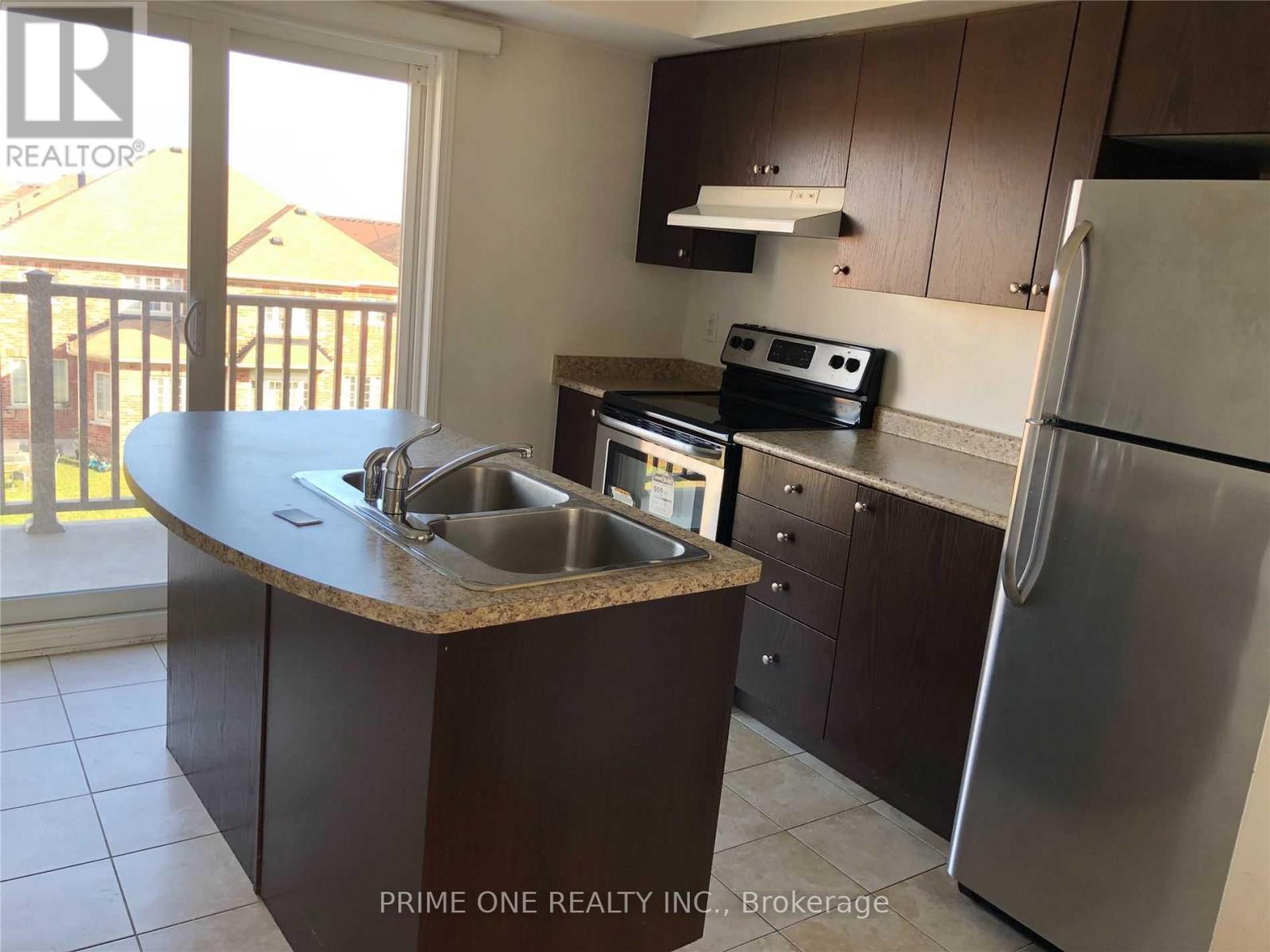 6 - 5605 Oscar Peterson Boulevard, Mississauga, ON - Indoor Photo Showing Kitchen With Double Sink