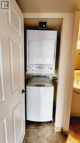 1615 - 50 Kingsbridge Garden Circle, Mississauga, ON - Indoor Photo Showing Laundry Room