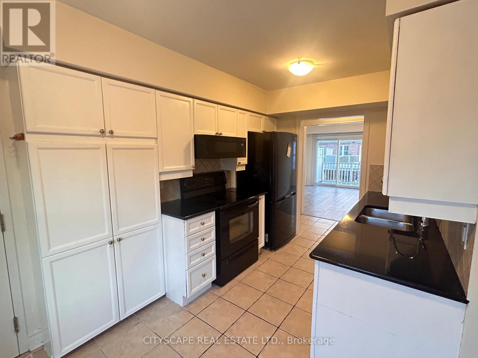 2 - 600 Shoreline Drive, Mississauga, ON - Indoor Photo Showing Kitchen