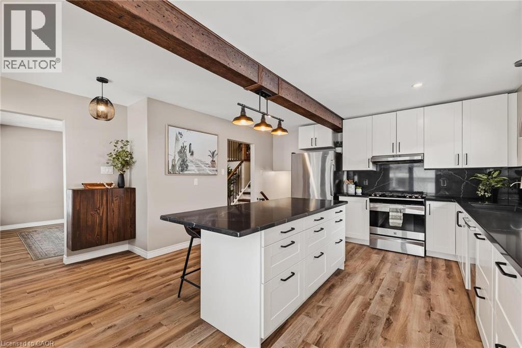 134 Pusey Boulevard, Brantford, ON - Indoor Photo Showing Kitchen With Upgraded Kitchen