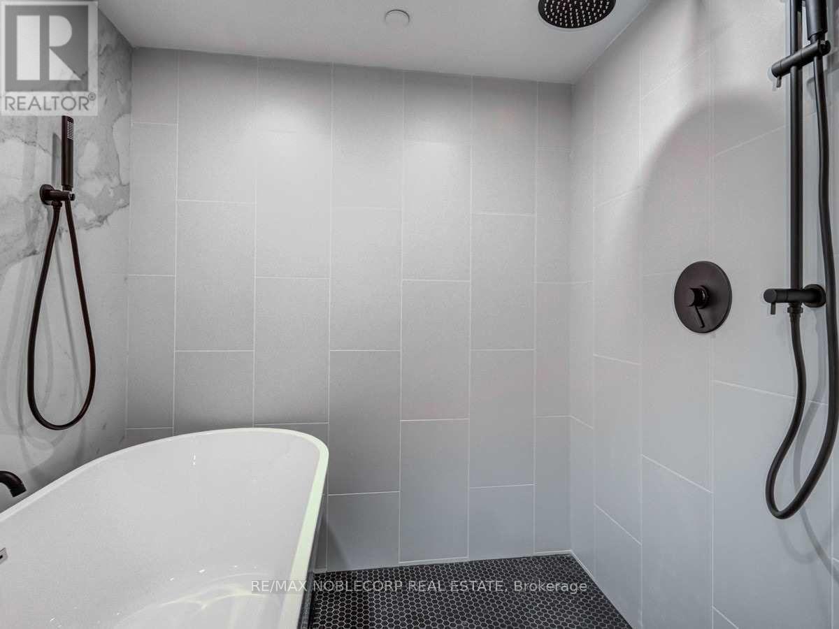 102 - 45 Dovercourt Road, Toronto, ON - Indoor Photo Showing Bathroom