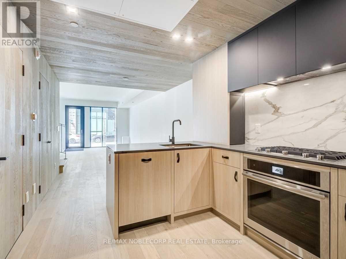 102 - 45 Dovercourt Road, Toronto, ON - Indoor Photo Showing Kitchen