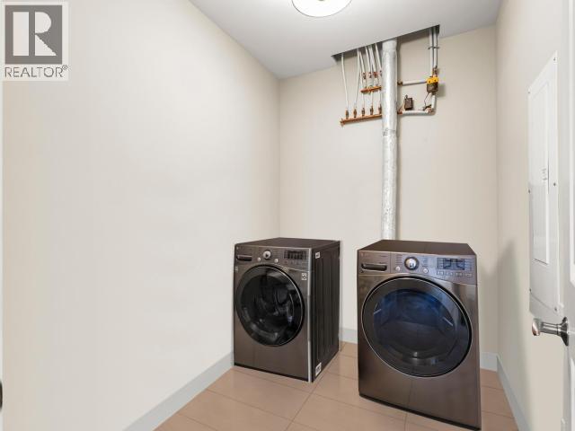 405-36 Waterfront Place, Whitehorse, YT - Indoor Photo Showing Laundry Room