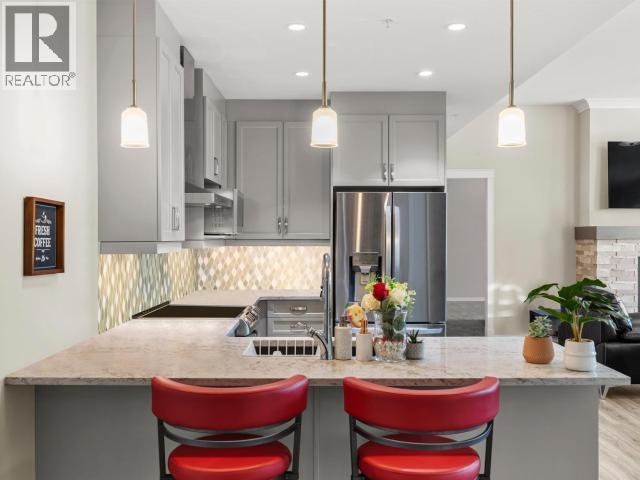 405-36 Waterfront Place, Whitehorse, YT - Indoor Photo Showing Kitchen With Upgraded Kitchen